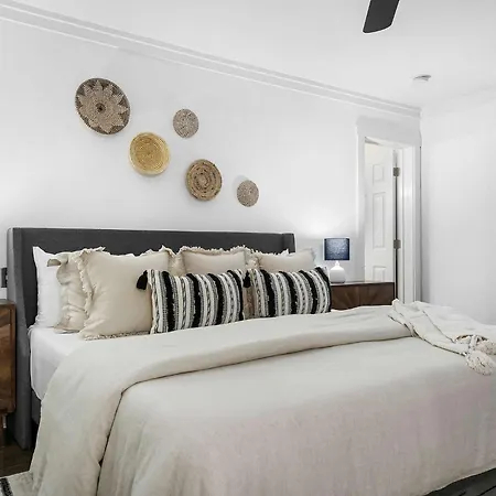Villa The Mint Julep, Pet-Friendly, Hot Tub, Sleeps 8!